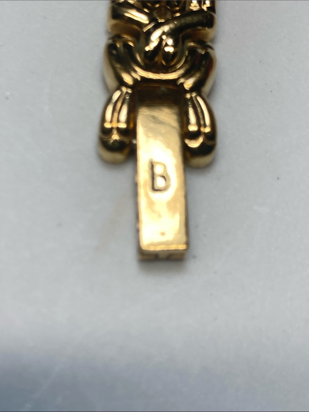Vintage Bulova Gold Tone Ladies Bracelet Watch with shell dial, new battery - Picture 16 of 17
